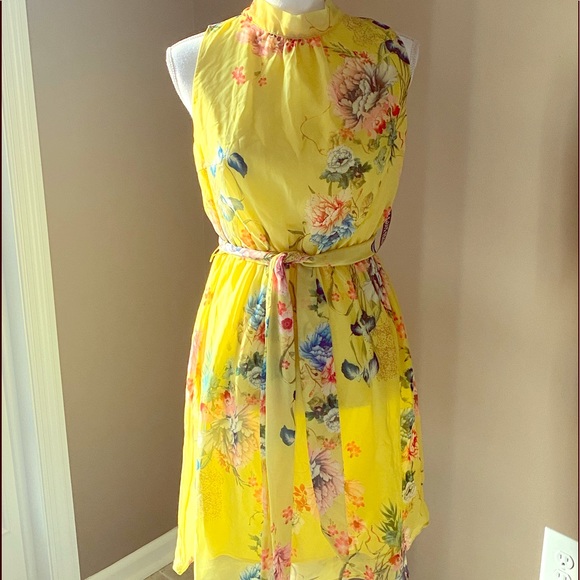New York & Company Dresses & Skirts - New York and Company Size SM- Beautiful Summer Yellow Floral Dress
